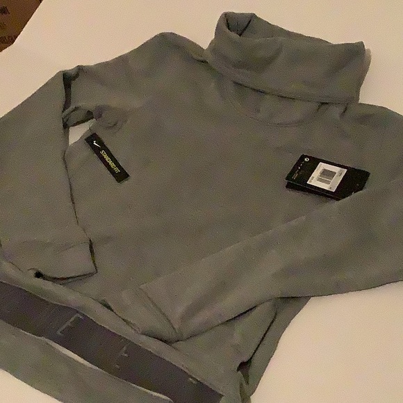 Nike Shirt - Picture 2 of 5